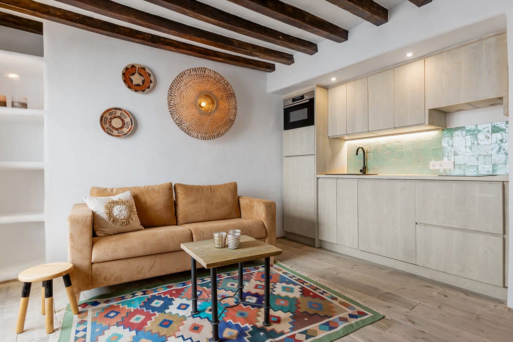 Living room Casa Aduar 22 – stylish holiday apartment in Marbella Old Town