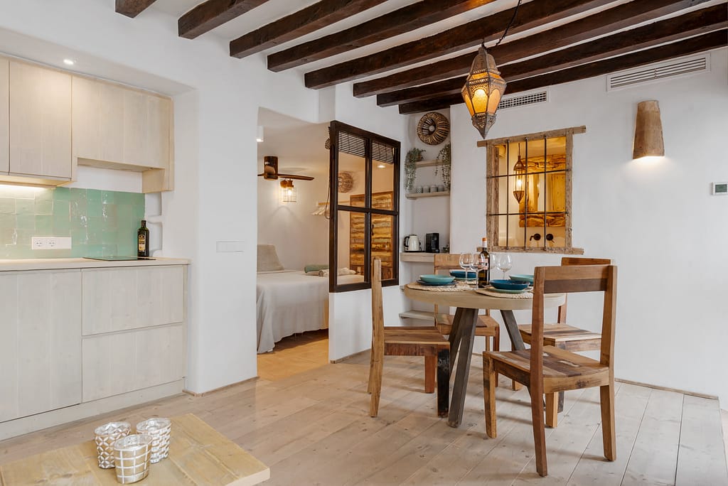 Dining area Casa Aduar 22 – cozy holiday rental in Marbella Old Town
