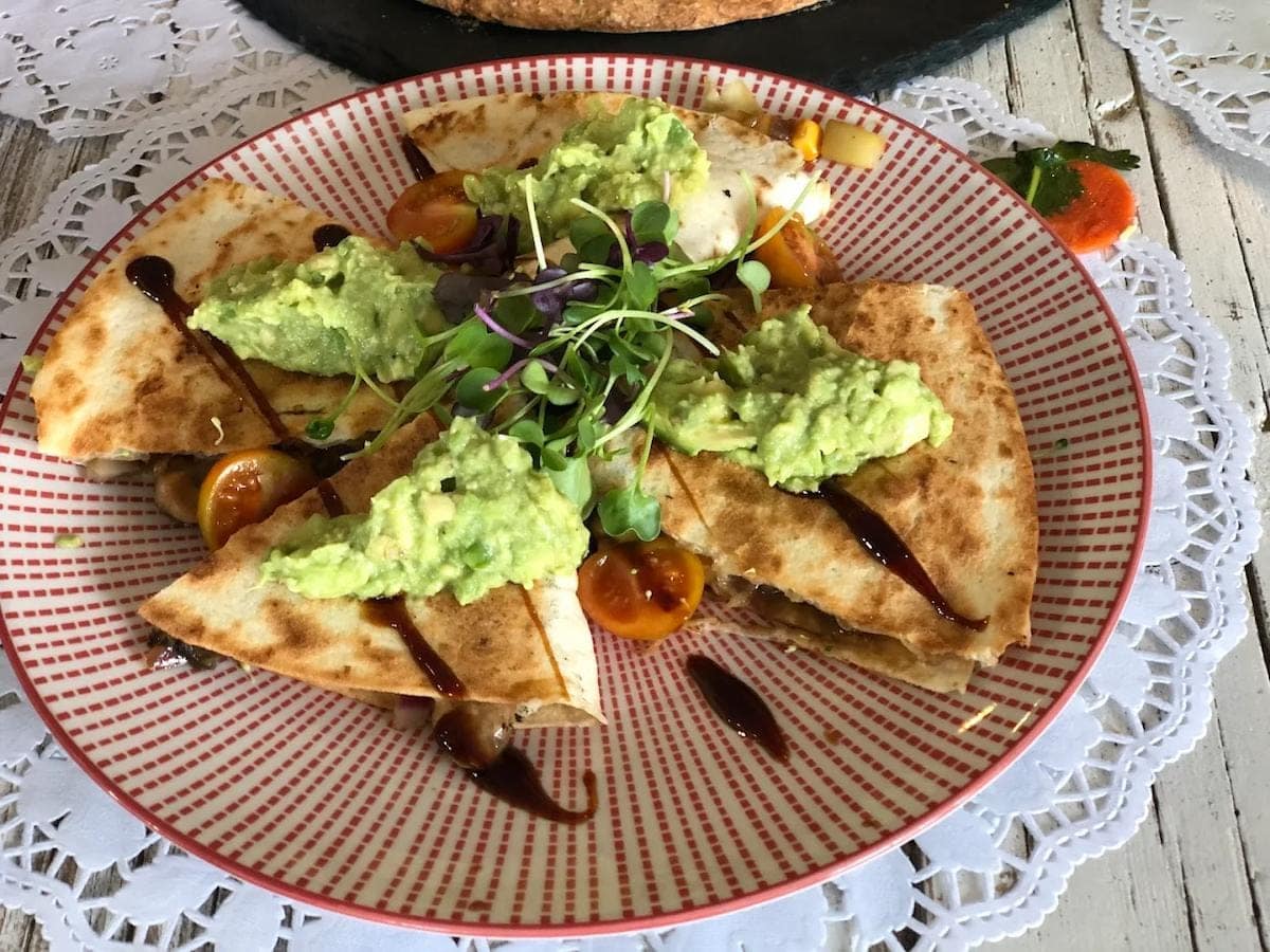 Organic Market & Food Marbella – healthy breakfast with avocado toast and fresh ingredients