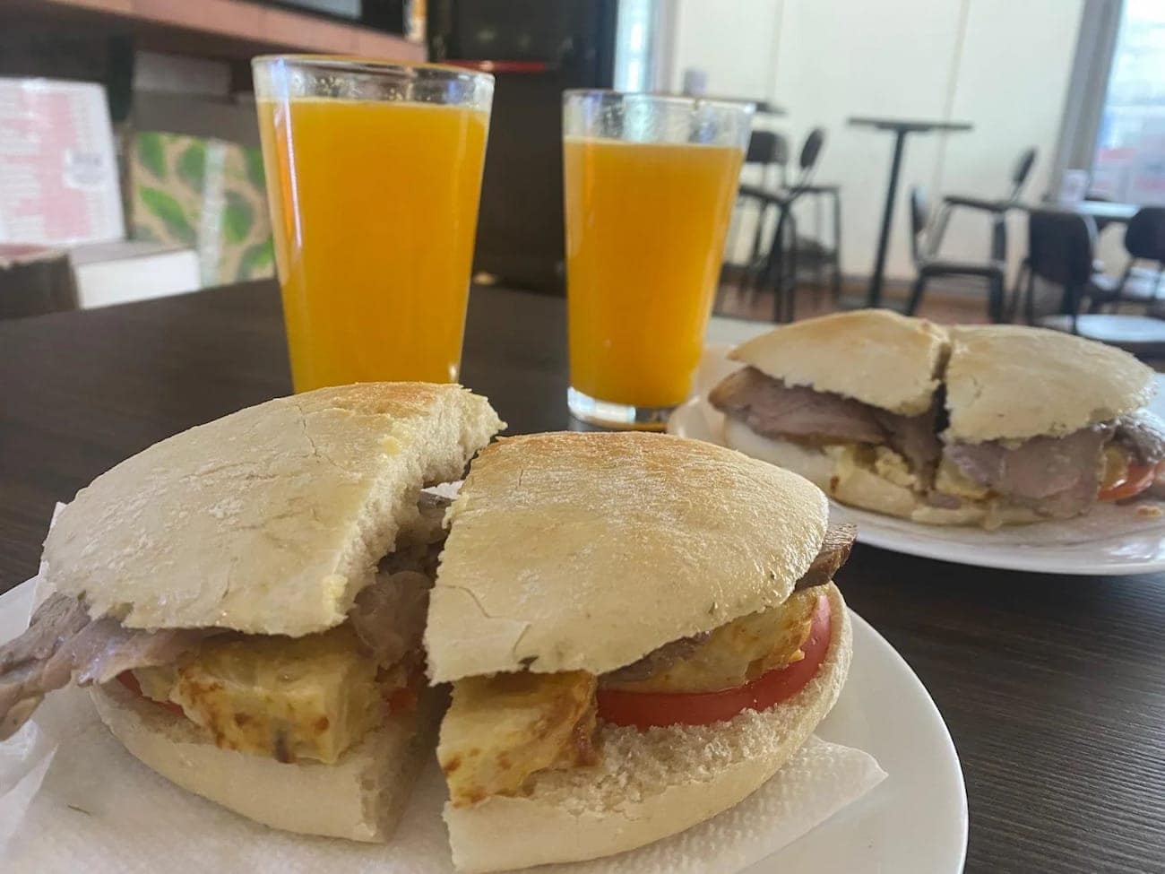 El Bar del Mercado Marbella – traditional breakfast bar in the market hall with sandwiches and fresh juice