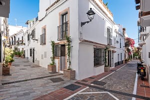 Charming exterior façade of Casa Aduar 22 – apartment in Marbella Old Town
